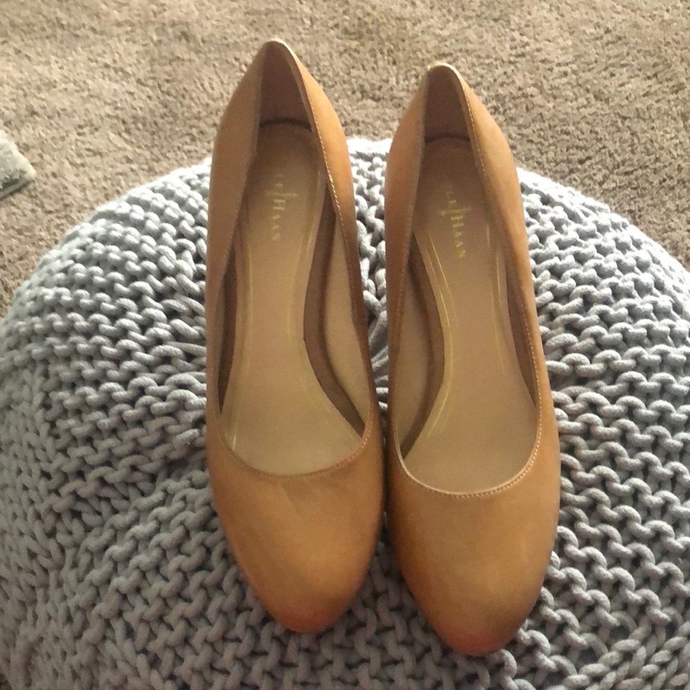 Cole Haan Pumps with Nike footbed technology. Excellent Used Condition. Size 8
